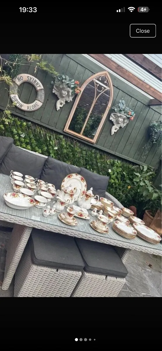 Royal Albert. Old Country Roses 89 piece set - Image 1