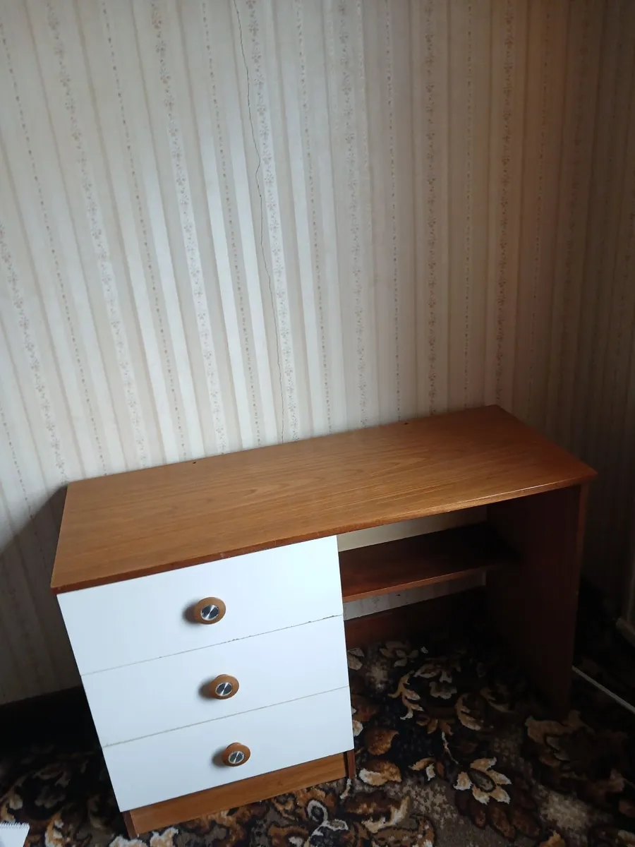 Desk/dressing table