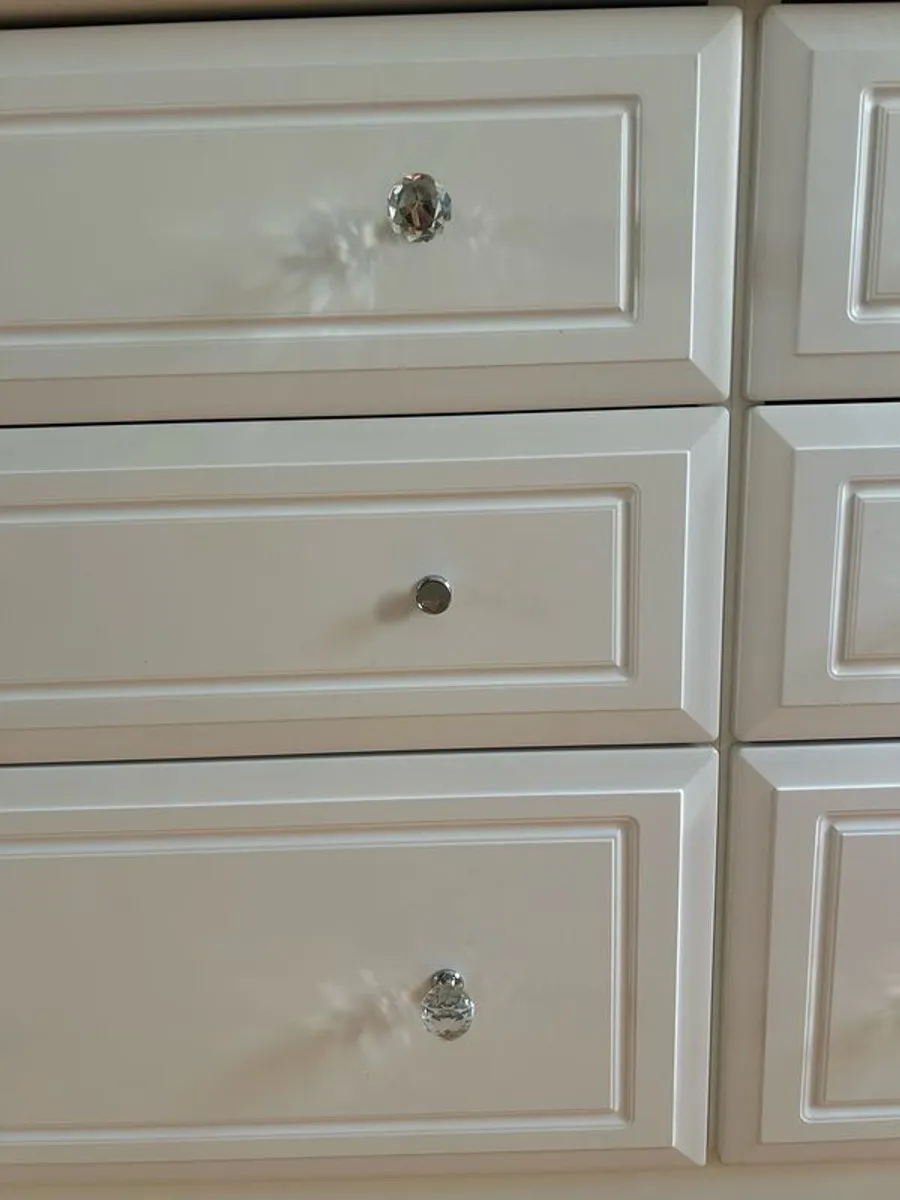 two chest of drawers - Image 4