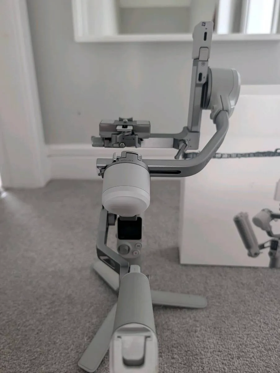 DJI RS 4 Mini Combo – Gimbal Stabiliser - Image 2