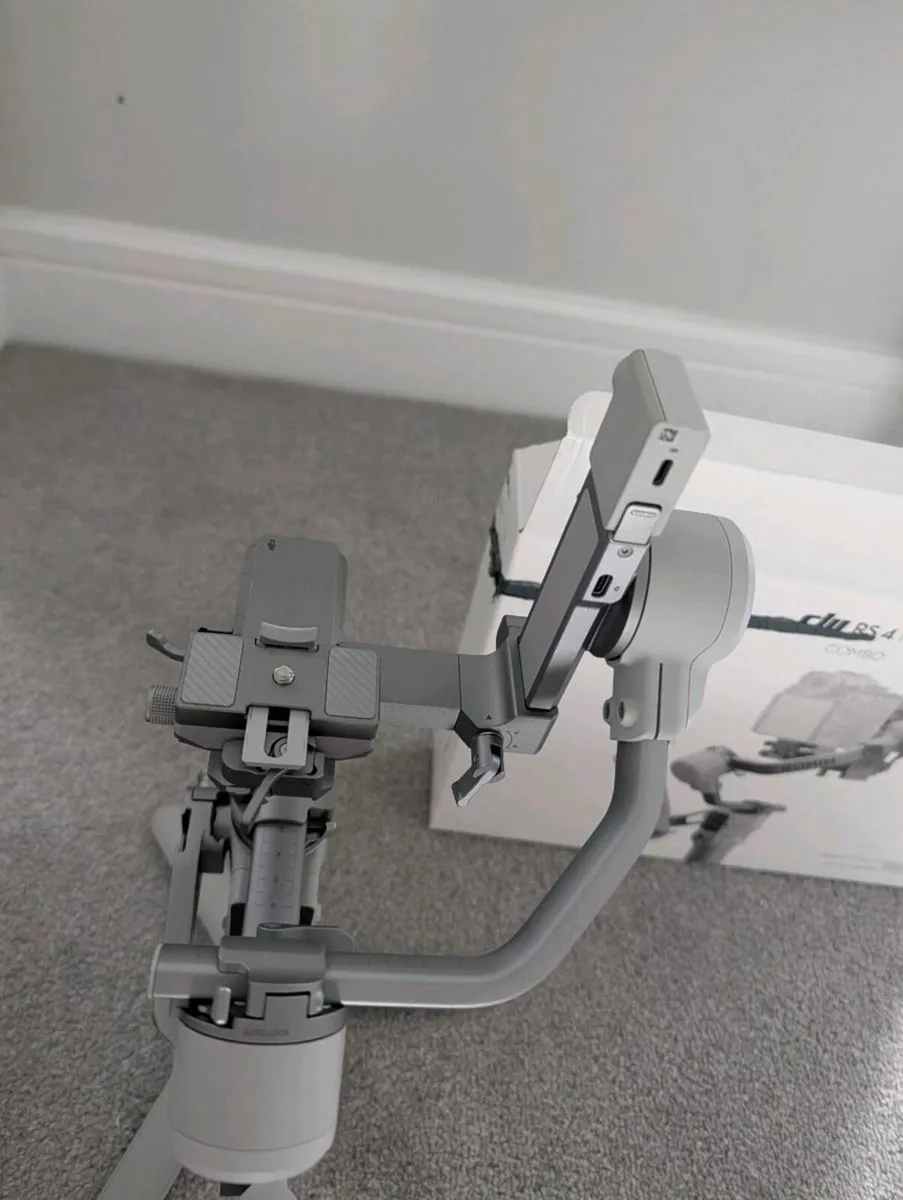 DJI RS 4 Mini Combo – Gimbal Stabiliser - Image 3