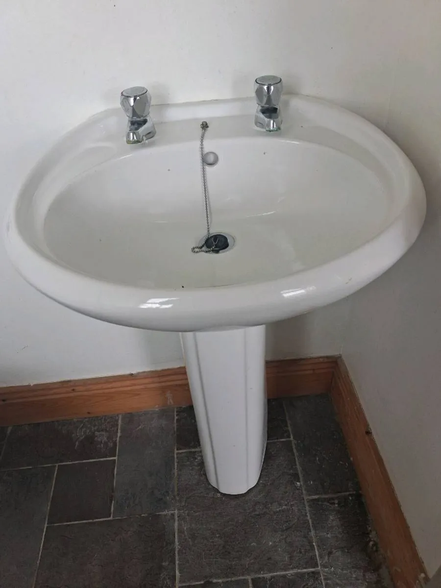 Bathroom sink