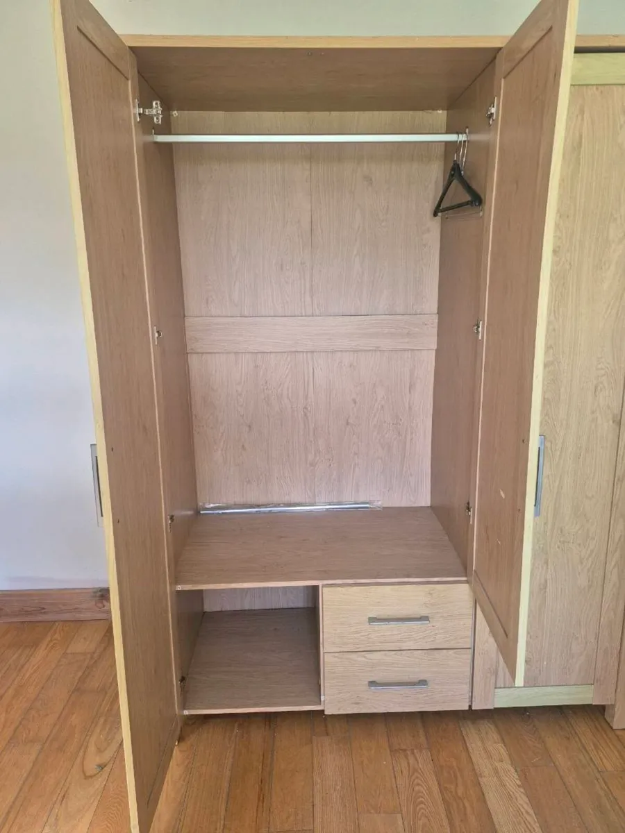 Bedroom Wardrobe with Mirror - Image 2