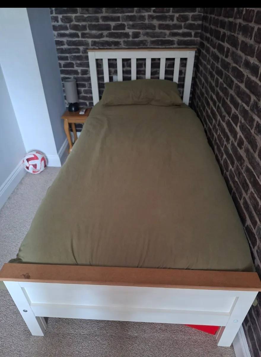 Single bed - Image 2