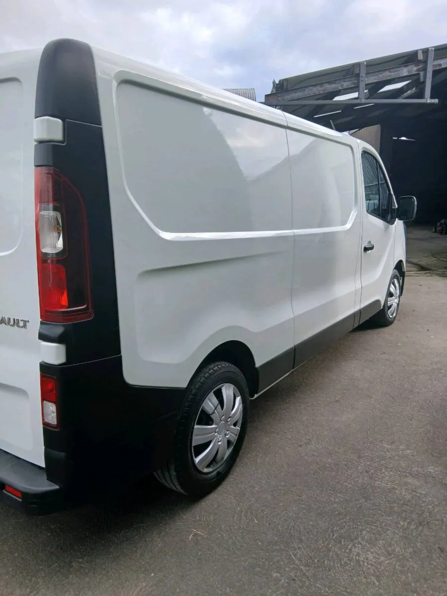 ☆☆☆Renault Trafic Low Miles NO VAT☆☆☆ - Image 2