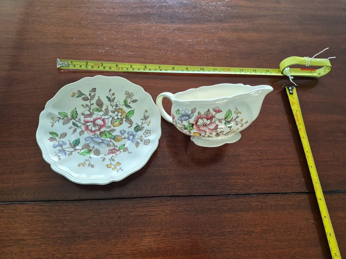 Royal Doulton D6195 Floral Multicolour Dinner 41pc - Image 2