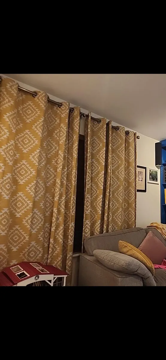 Free Curtains