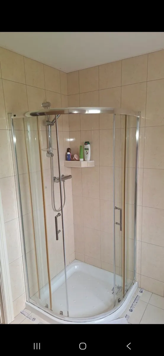 Thermostatic shower, quadrant shower door & tray - Image 2