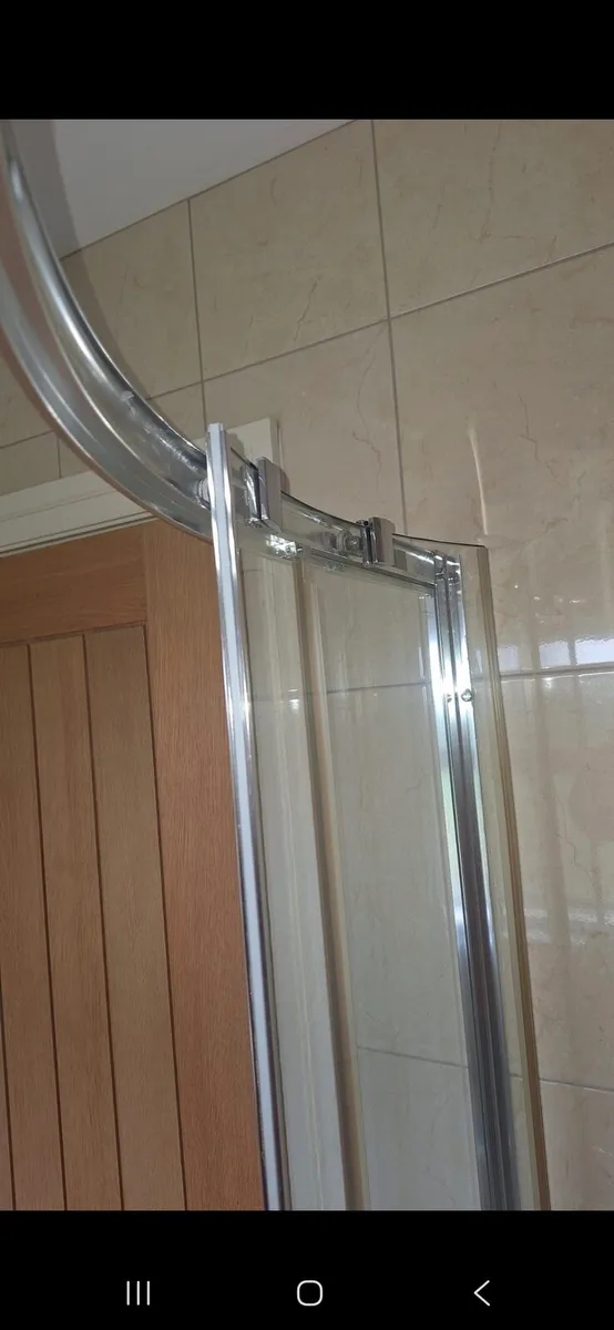 Thermostatic shower, quadrant shower door & tray - Image 3