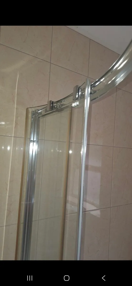 Thermostatic shower, quadrant shower door & tray - Image 4