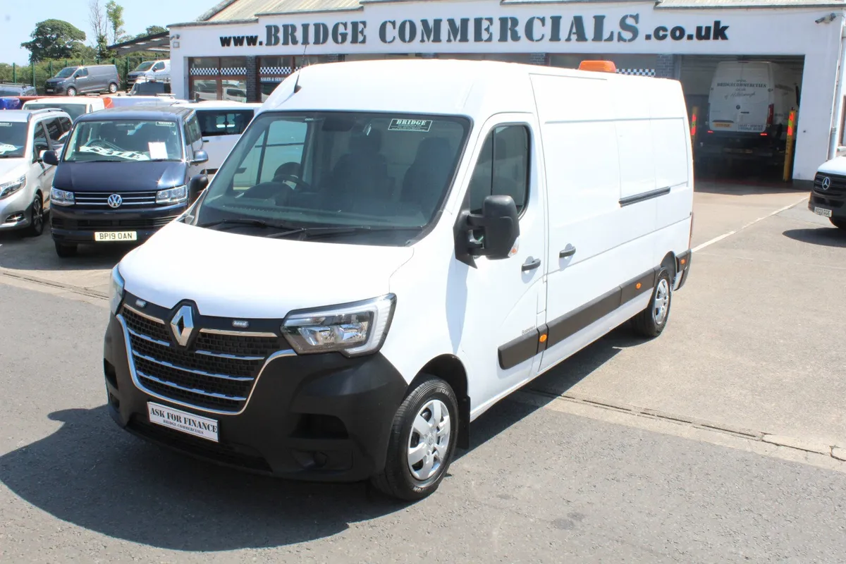 2023 Renault Master LM35 Business+ - Image 1