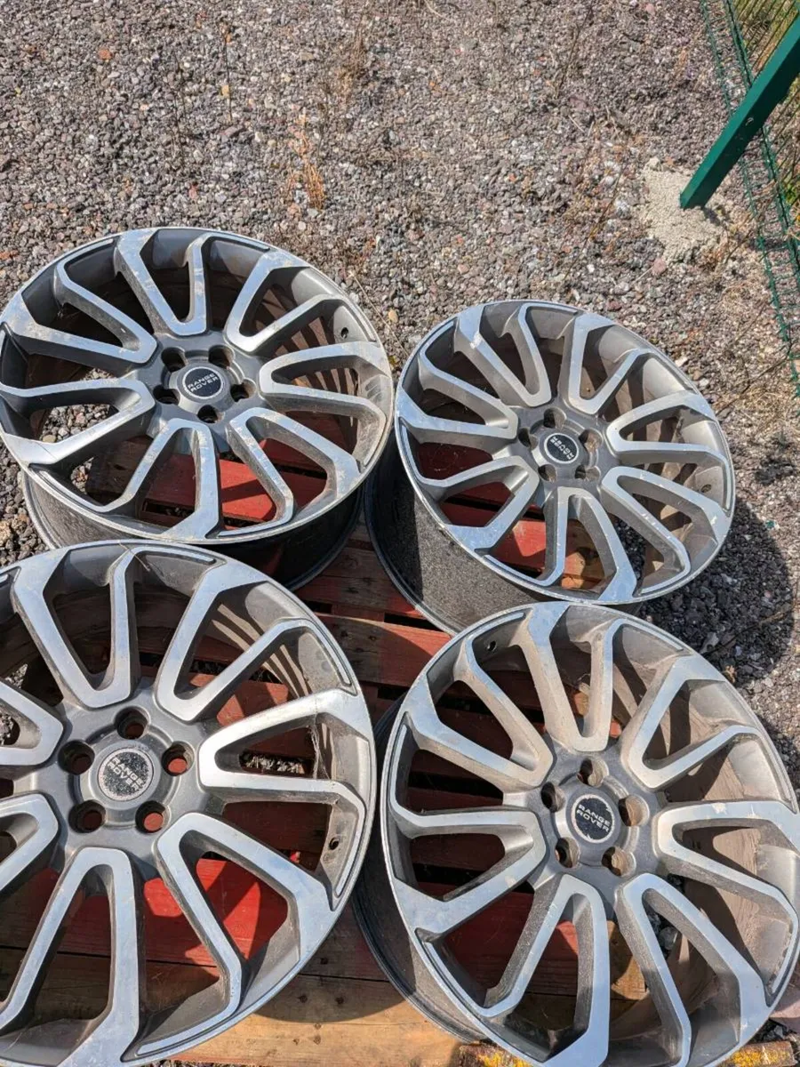 Range Rover 22 inch Alloys