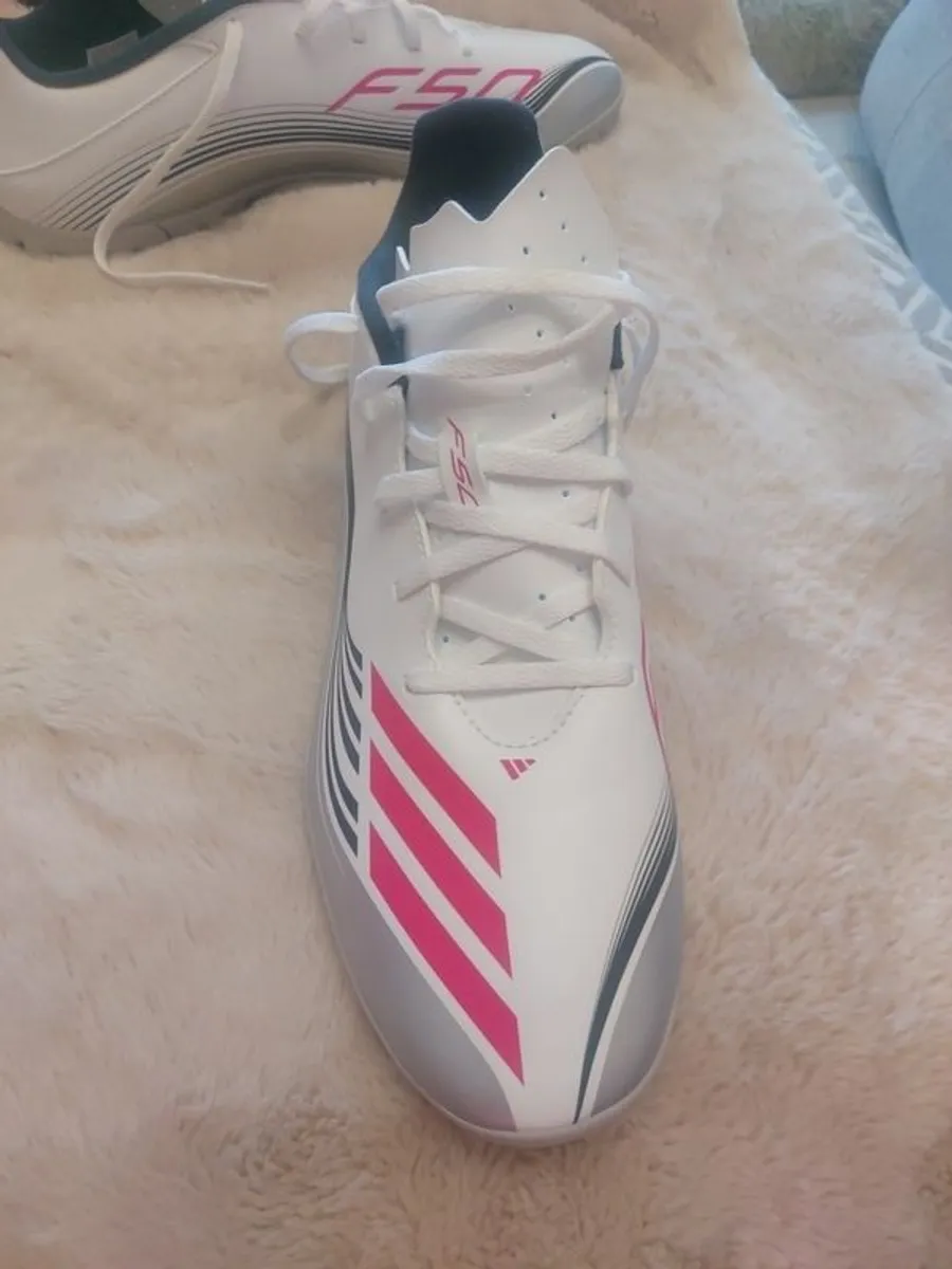 Mens Adidas F50 Messi Astro Trainers - Image 2