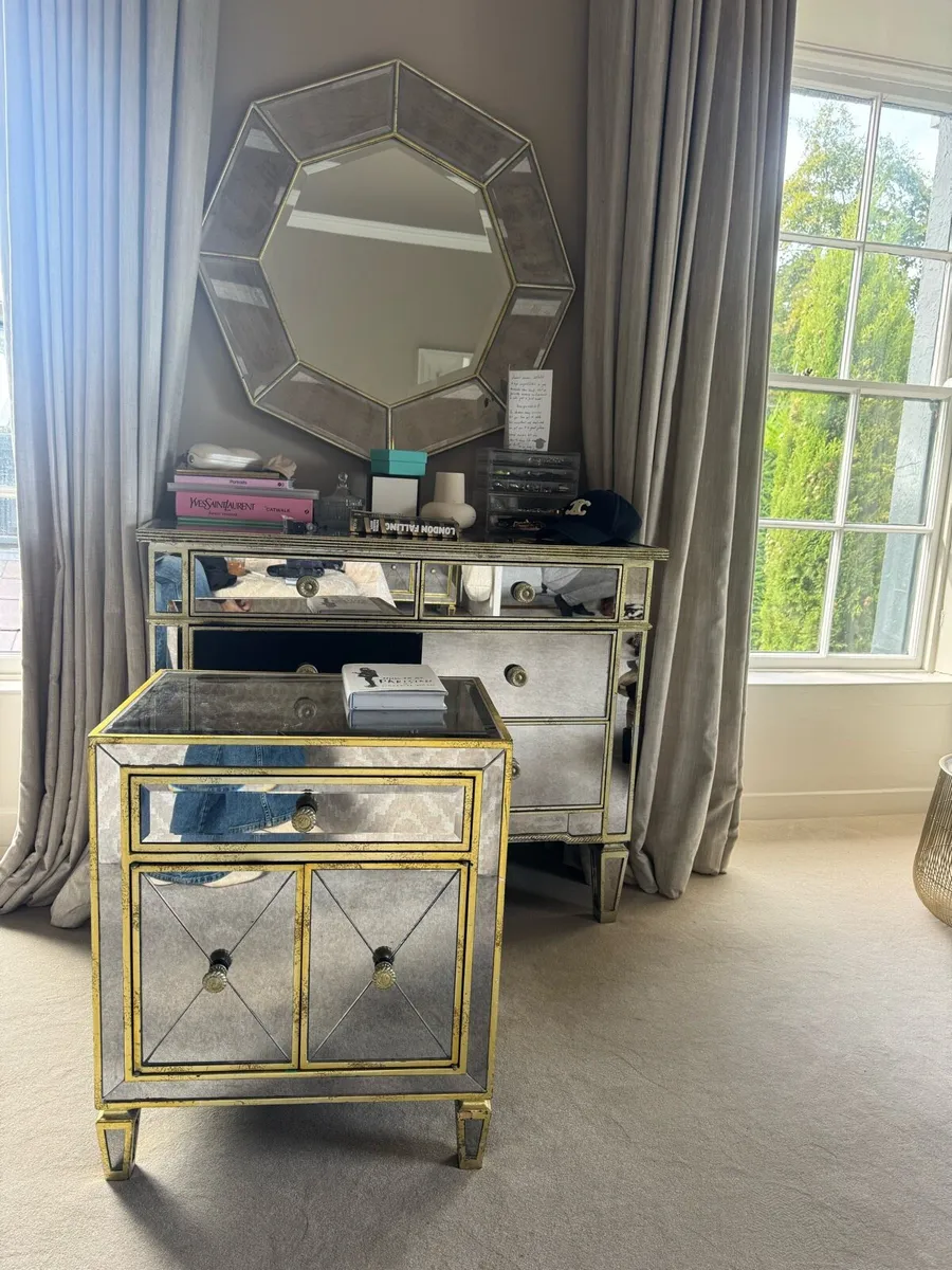 Bedroom furniture set - Image 2