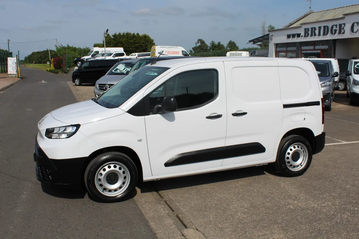2025 Toyota Proace City L1 - Image 3