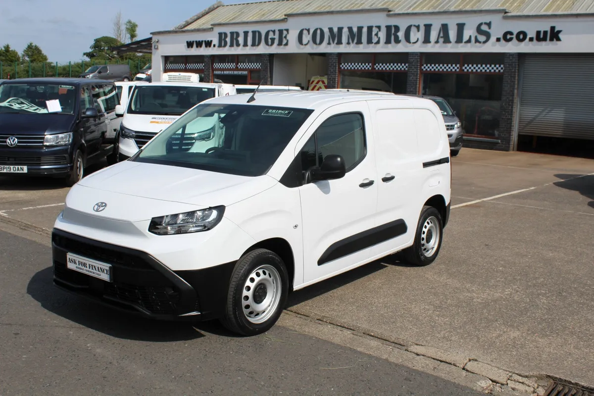 2025 Toyota Proace City L1 - Image 1
