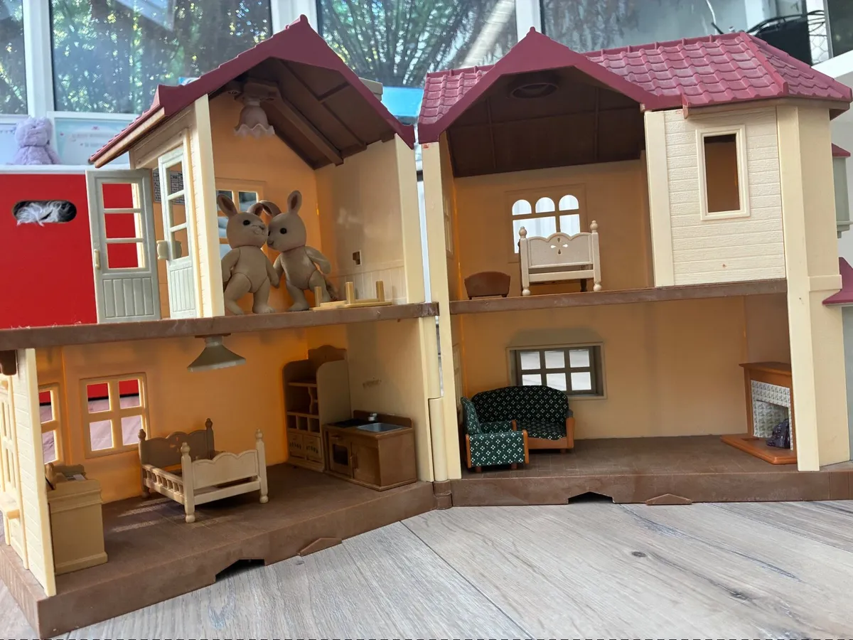 Sylvanian Family house with furniture - Image 2