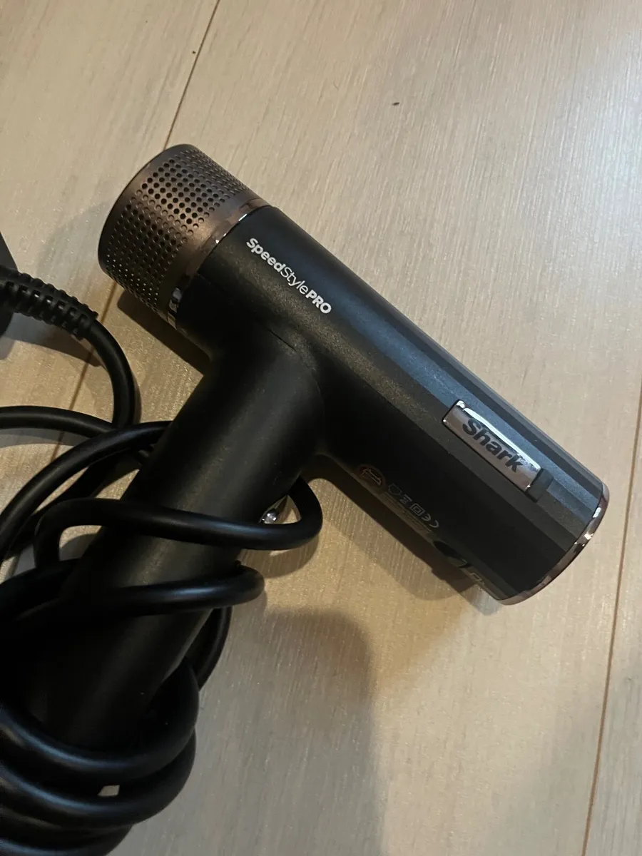 Shark hairdryer - Image 1
