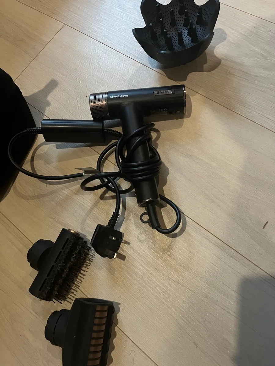 Shark hairdryer - Image 2