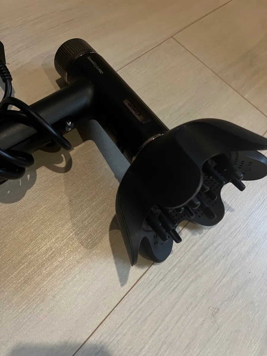 Shark hairdryer - Image 4