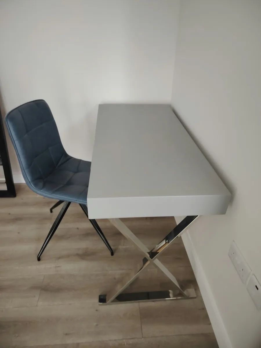Desk and chair - Image 2