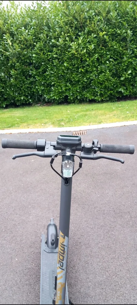 Carrera Impel Scooter - Image 4