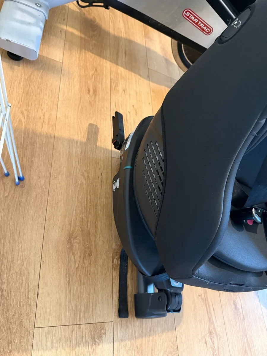 Three Baby Car Seats - Image 2