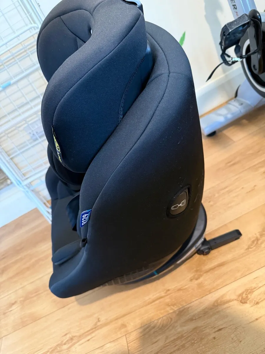 Three Baby Car Seats - Image 4