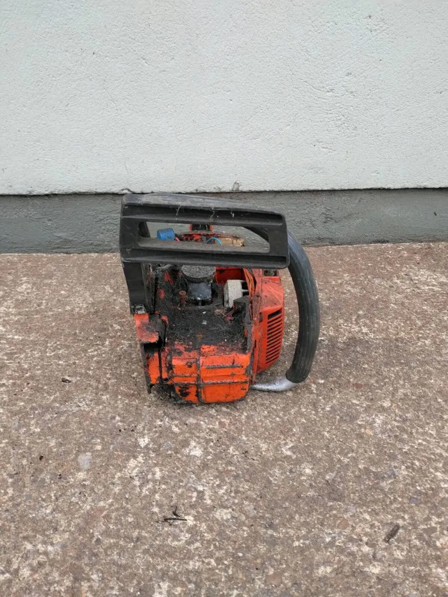 1990 Husqvarna 242 for Parts Only - Image 4