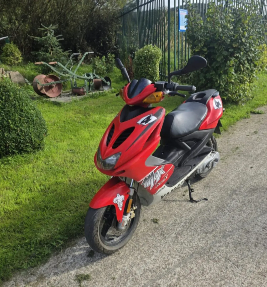 Yamaha Xerox Max Biaggi Replica Edition 50cc - Image 1