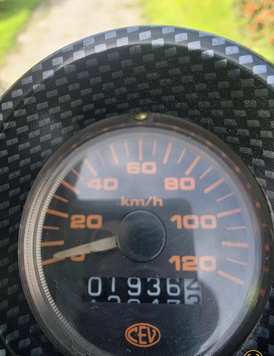 Yamaha Xerox Max Biaggi Replica Edition 50cc - Image 4