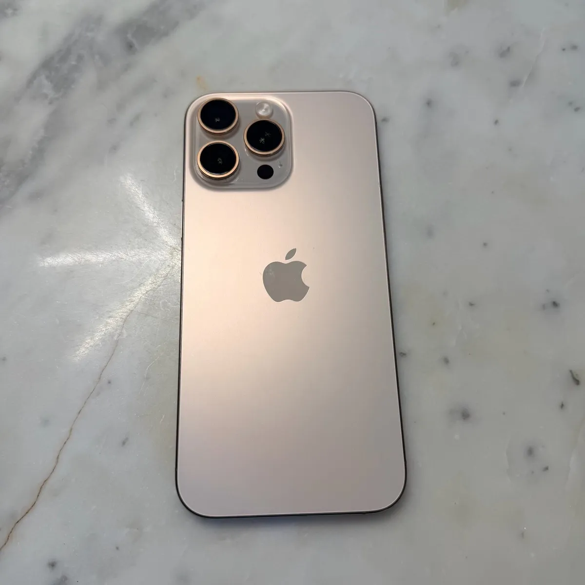 iPhone 16 Pro Max - Image 2