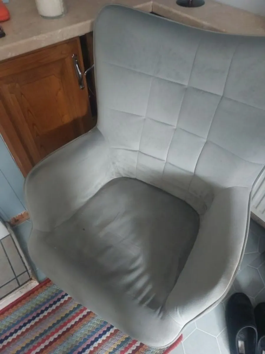 armchair - Image 1