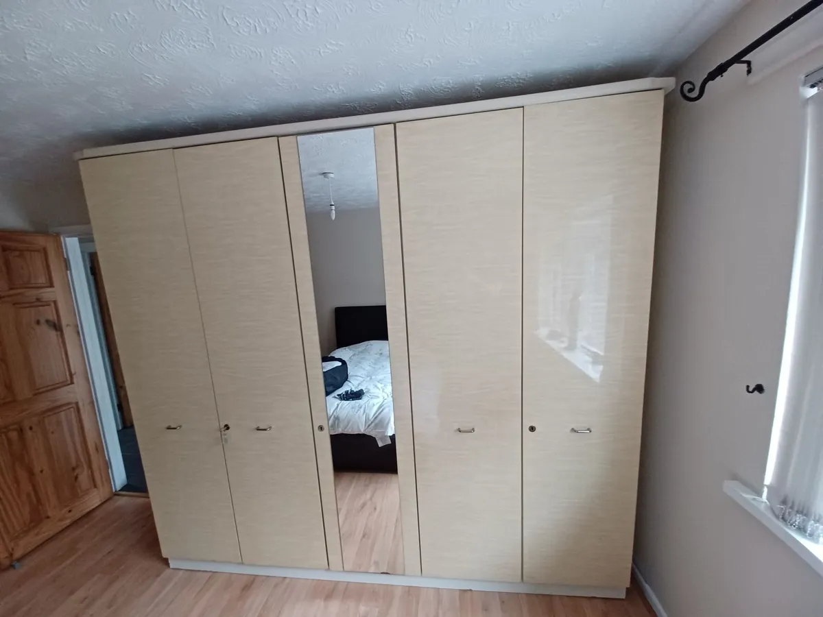 Wardrobe - Image 3