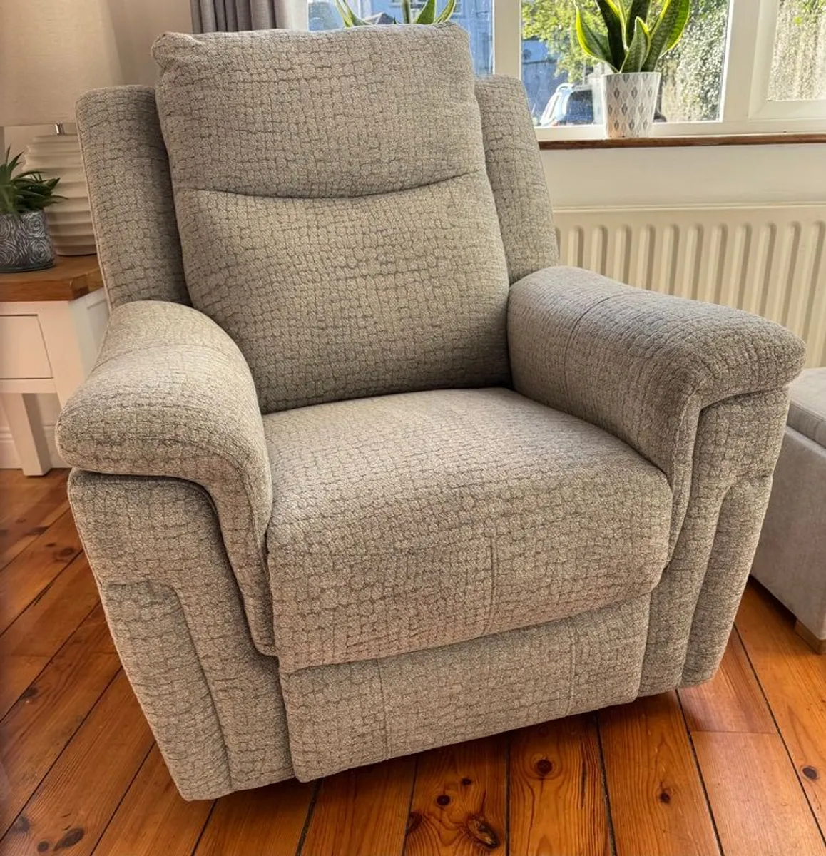Lawson Power Recliner - Image 1
