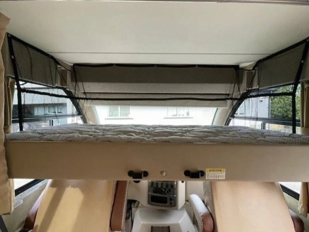 2016 Thor Vegas 25.2 – 5 Berth, 5 Belts, RV - Image 2
