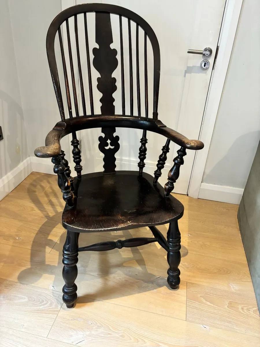 19th Century ash and elm Windsor arm chair - Image 1