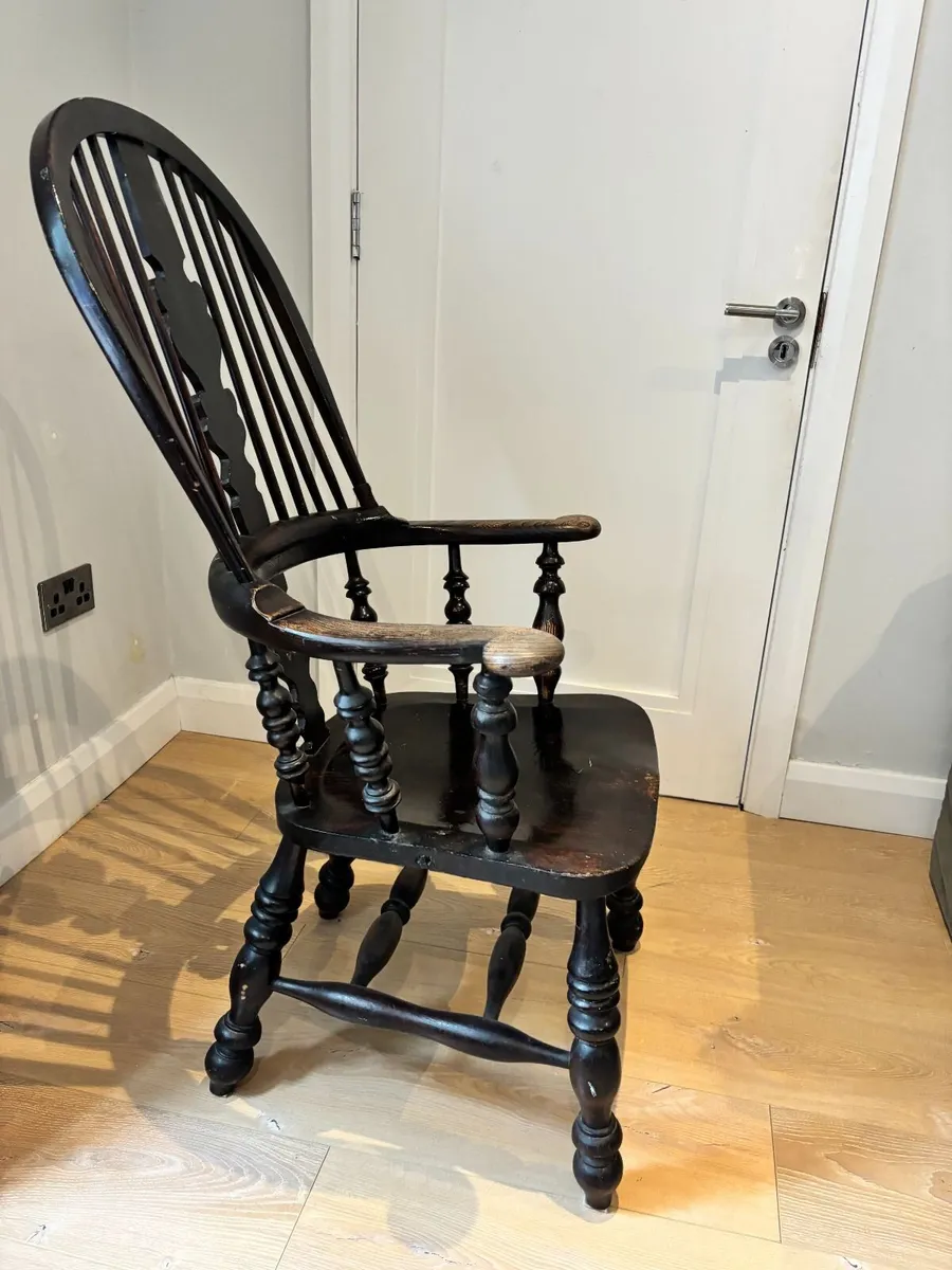 19th Century ash and elm Windsor arm chair - Image 2