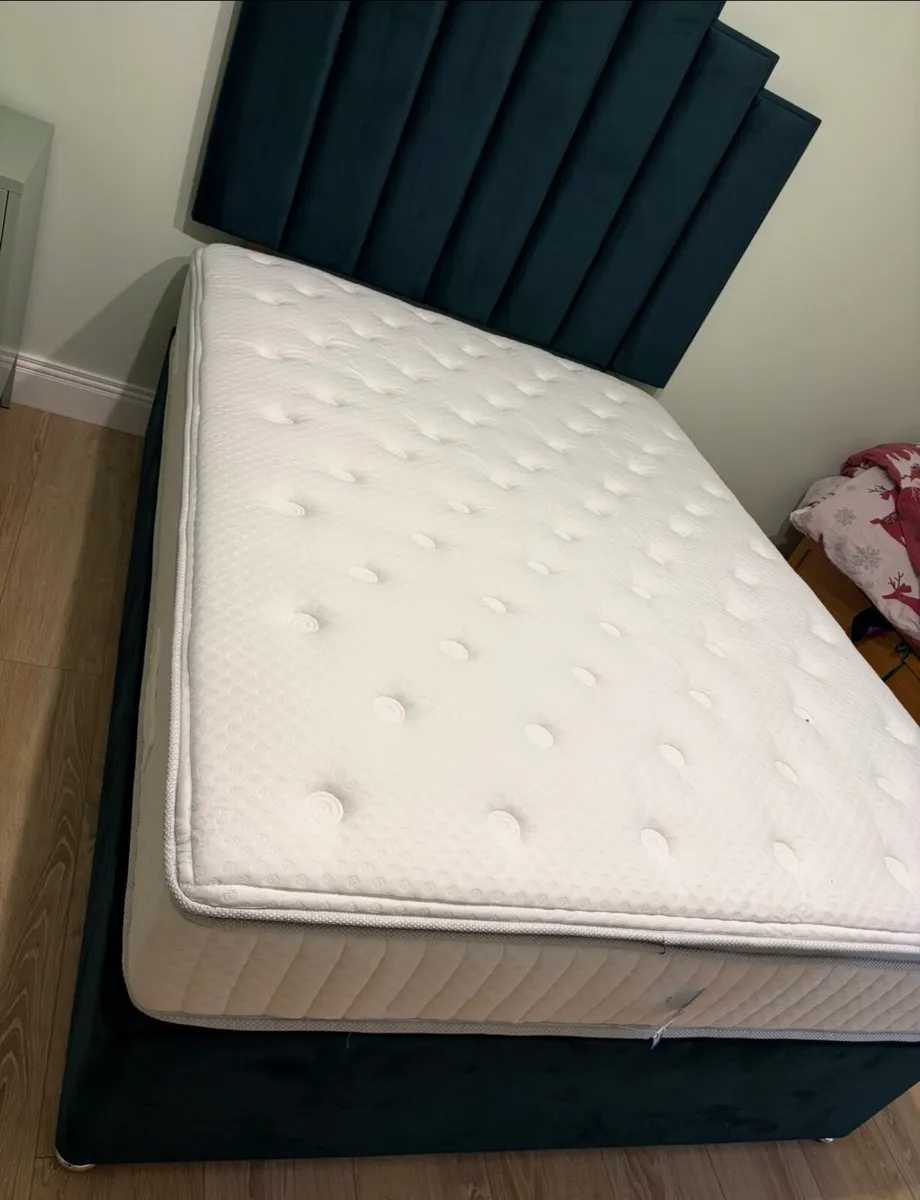 King ‘Castle’ divan bed, headboard and mattress - Image 2