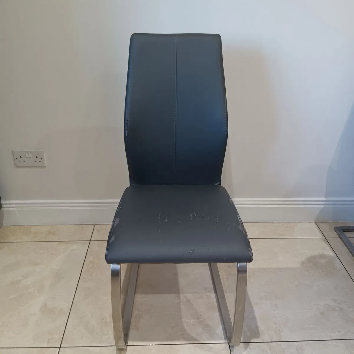 Dining chairs - Image 1