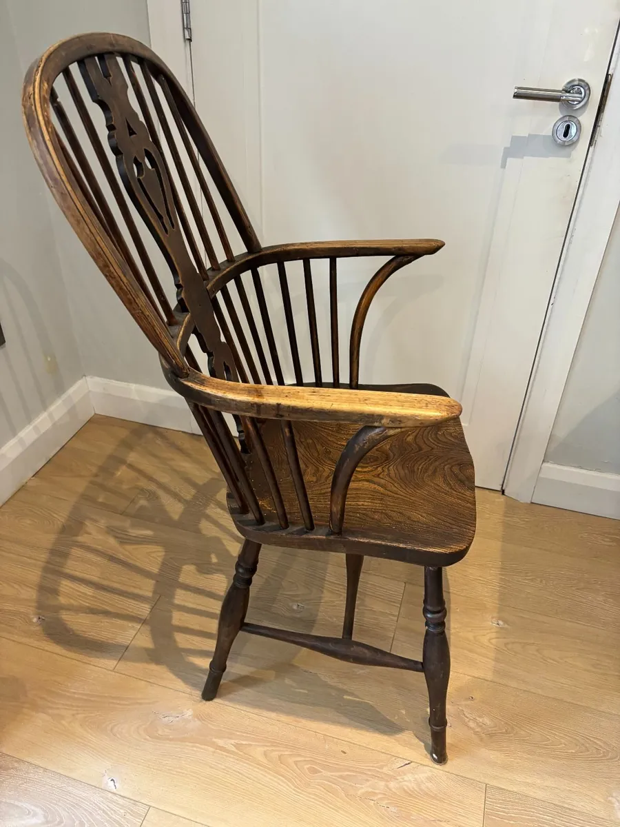 19th Century ash and elm Windsor arm chair - Image 2