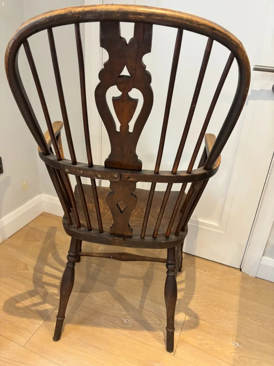 19th Century ash and elm Windsor arm chair - Image 3