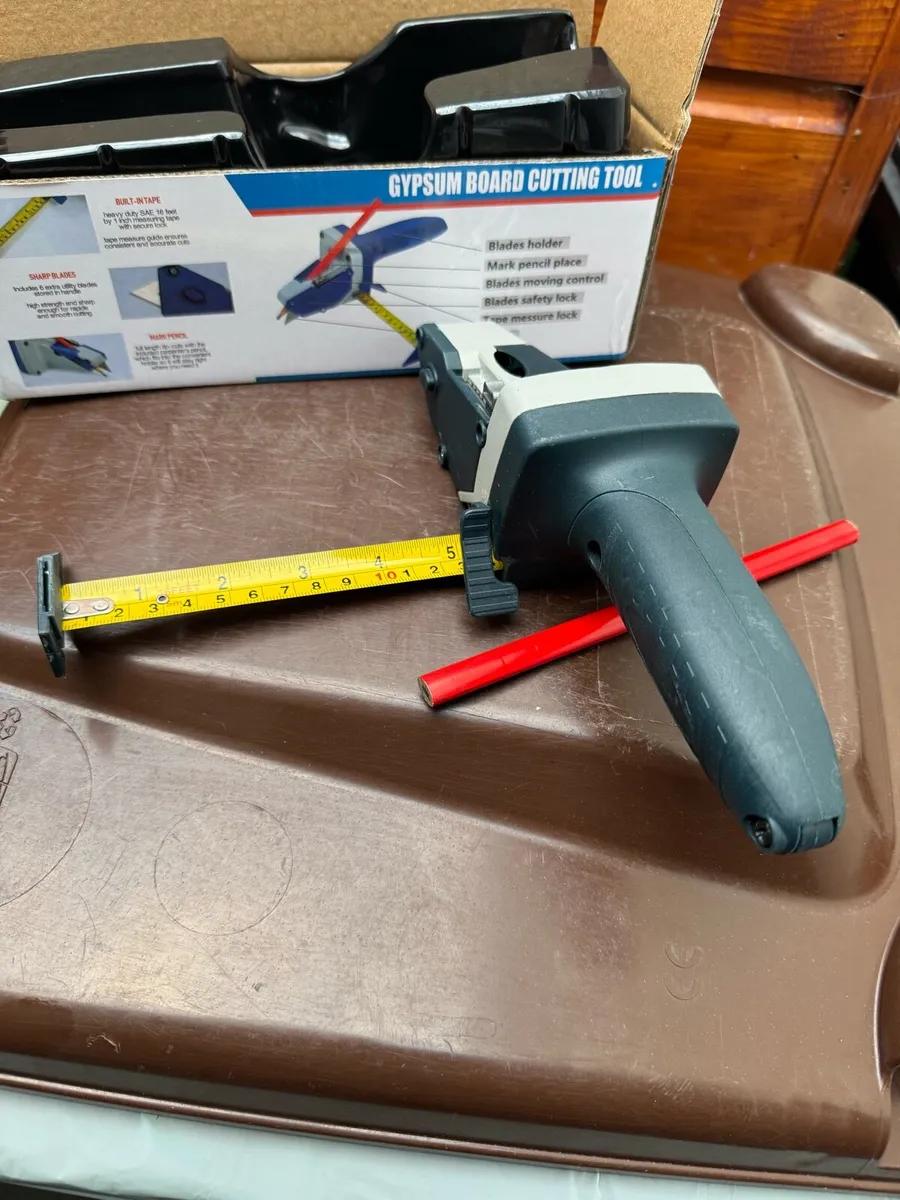 Cutting tool for plasterboards - Image 1