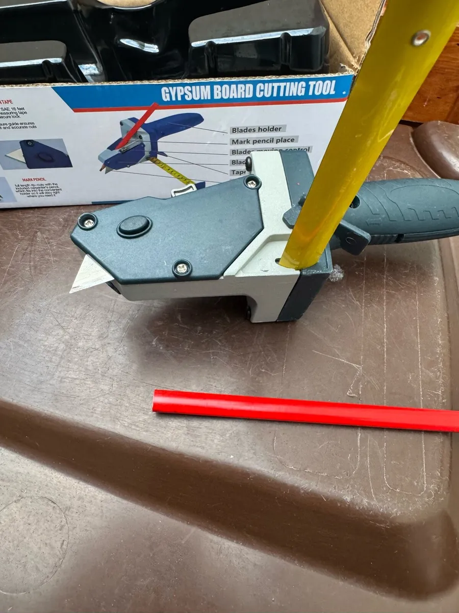 Cutting tool for plasterboards - Image 2