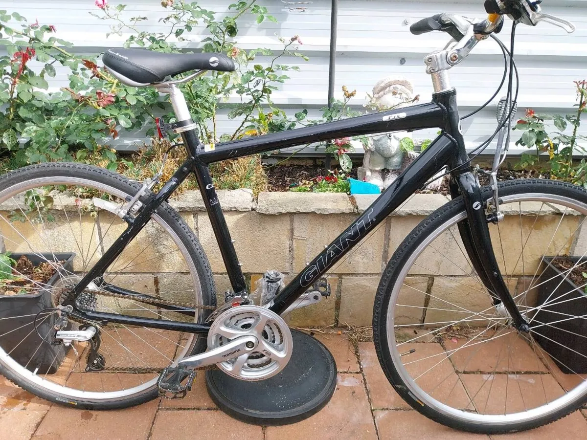 Giant hybrid bike Immaculate - Image 2