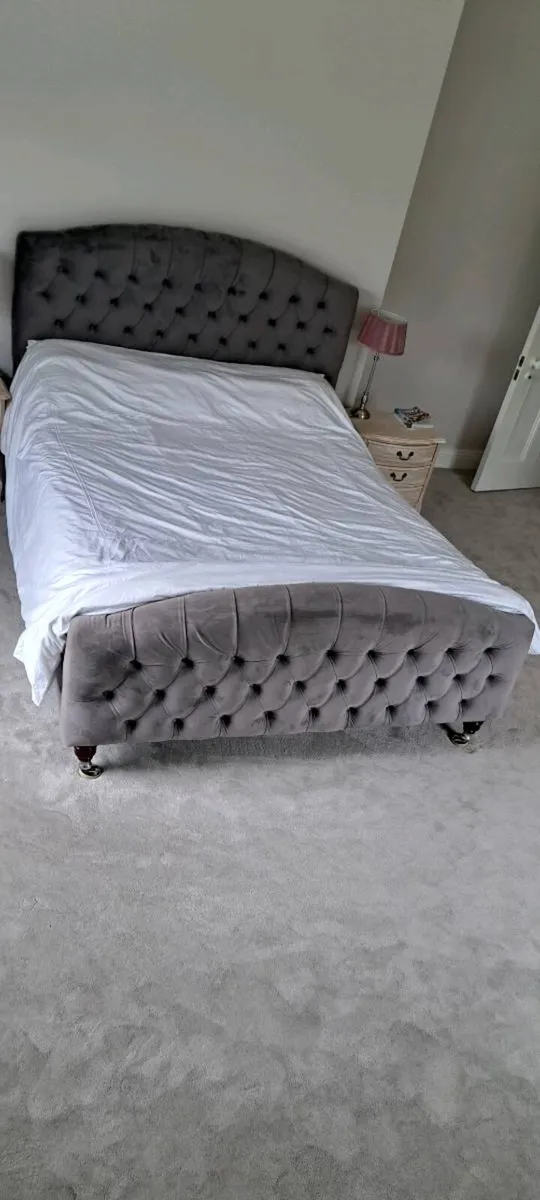 King size Bed - Image 1