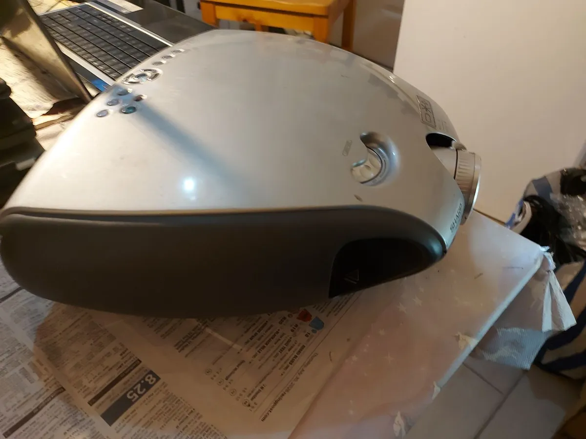 Sharp Projector Model XV-Z90E - Image 3