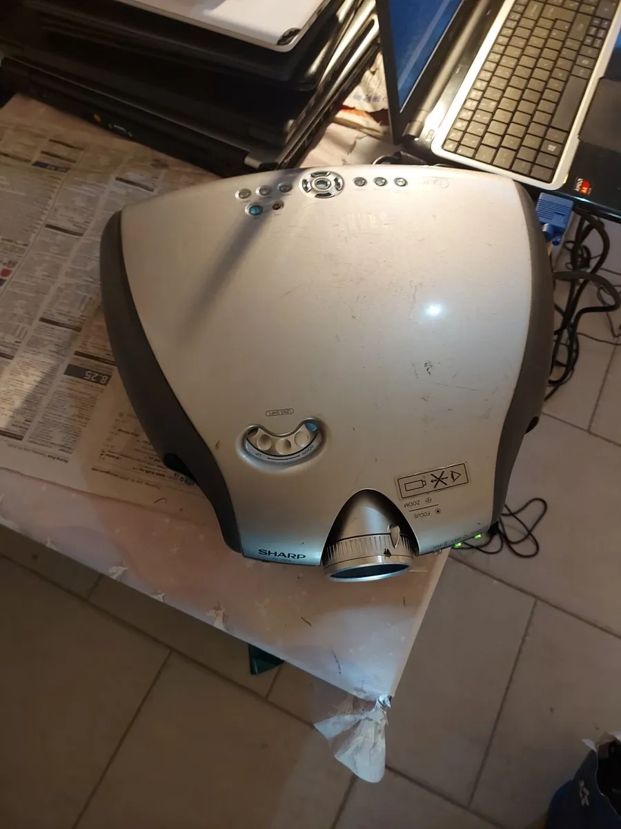 Sharp Projector Model XV-Z90E - Image 2
