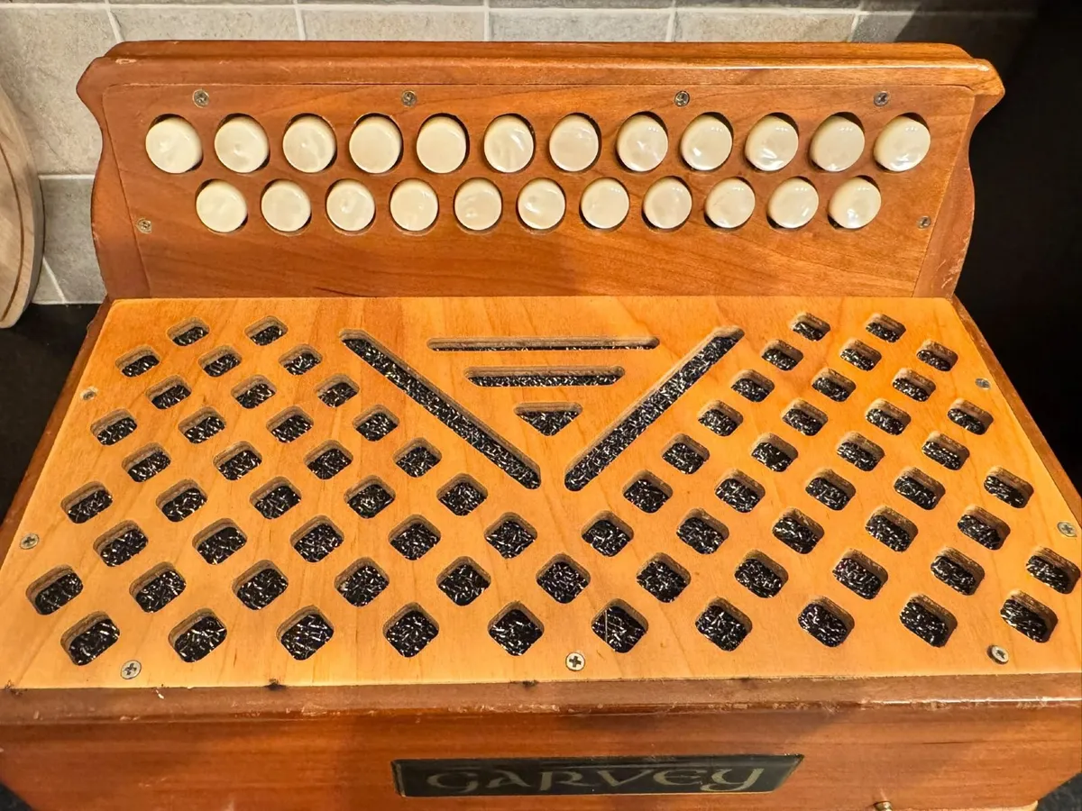 Button Accordion (Garvey TAM 2) - Image 2