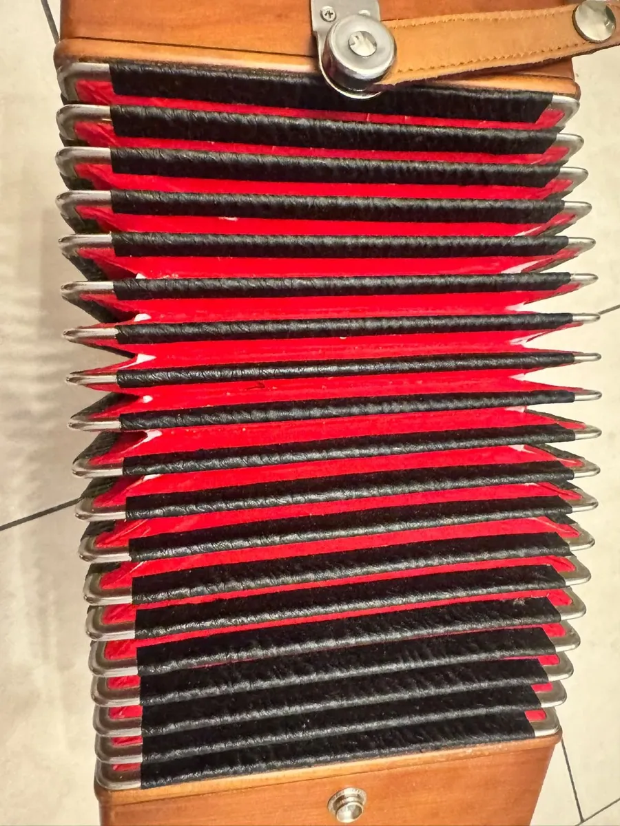 Button Accordion (Garvey TAM 2) - Image 4